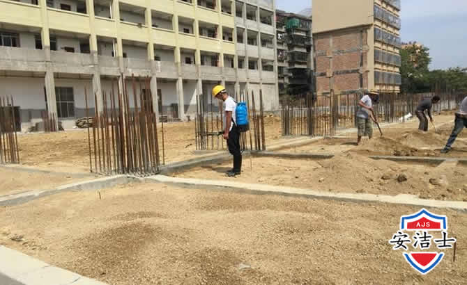 琼中学校机关防治白蚁